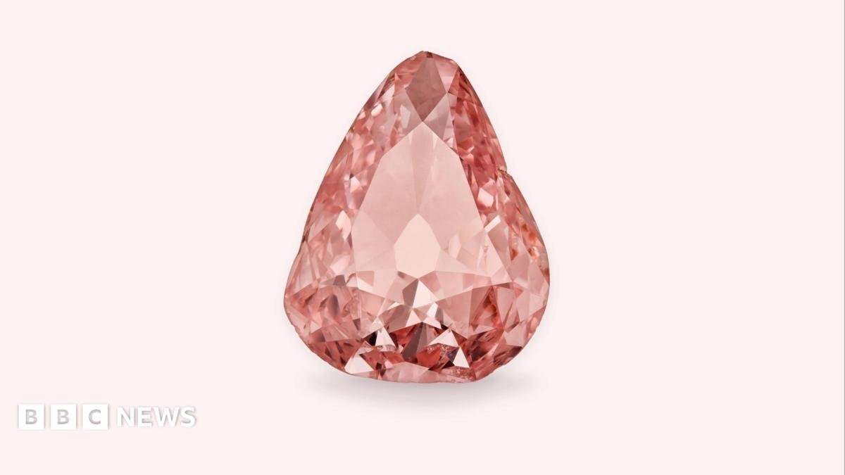 Rare pink diamond goes on display in France 100 years after amateur heist Rare pink diamond goes on display in France 100 years after amateur heist