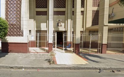 Priest in Ecuador dies after crucifix falls on him during livestreamed Mass Priest in Ecuador dies after crucifix falls on him during livestreamed Mass