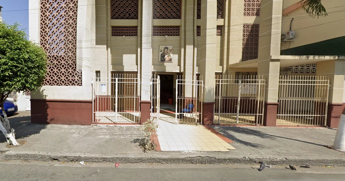 Priest in Ecuador dies after crucifix falls on him during livestreamed Mass Priest in Ecuador dies after crucifix falls on him during livestreamed Mass
