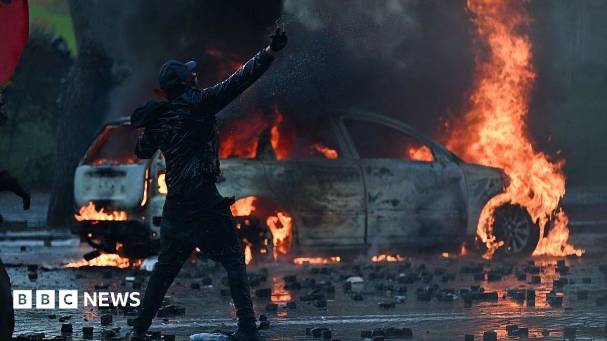 Anti-government protesters battle with police in Albania Anti-government protesters battle with police in Albania