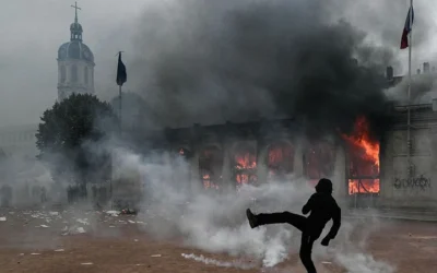 Video: Rioters Raze Tourist Office In Lyon, As Violent Protests Spread Across France Video: Rioters Raze Tourist Office In Lyon, As Violent Protests Spread Across France